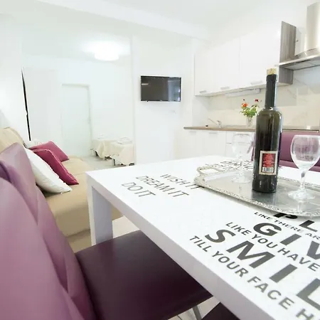 Neyra 2 Apartment *