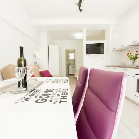 Neyra 2 Apartment Split