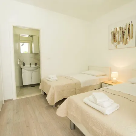 Neyra 2 Apartment *